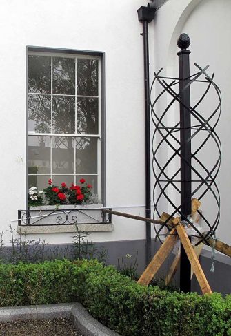 Installation of the Charleston Rose Obelisk by Classic Garden Elements