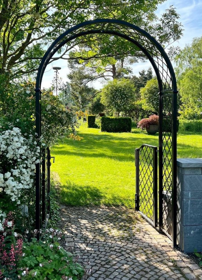 Portofino Garden Arch with Garden Gate. Galvanised, powder coated steel.