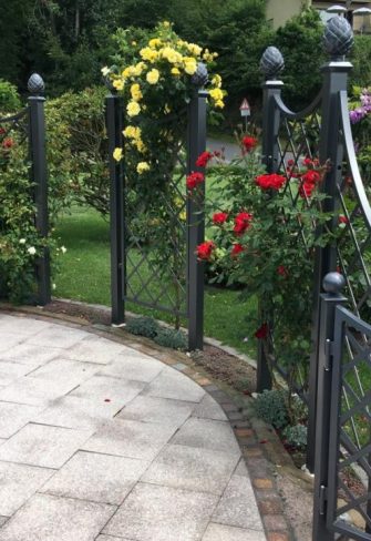 The Paravent Metal Railing Panel by Classic Garden Elements with roses