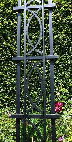 The freestanding Boston Garden Obelisk by Classic Garden Elements in black