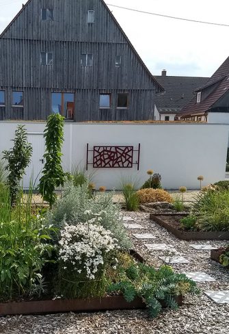 The striking TORII Japanese Garden Trellis by Classic Garden Elements in red