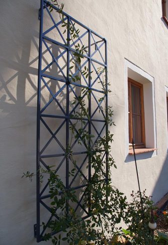 The Ravenna Metal Wall Trellis by Classic Garden Elements, viewed from the side