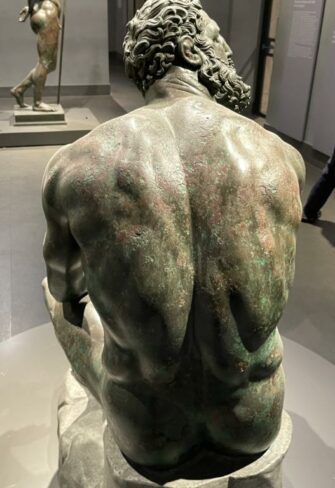 The Boxer at Rest – Back and Shoulder View © Classic Garden Elements